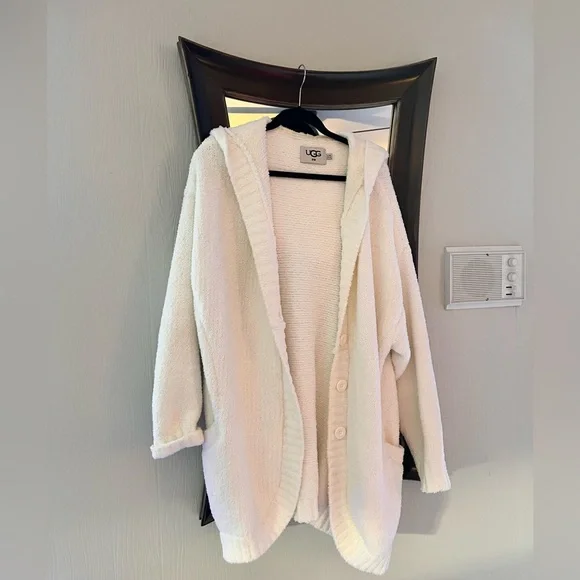 UGG COZY SOFT AMAZING HOODIE SWEATER CREAM SZ XL/XXL WORN ONCE! - Picture 1 of 4